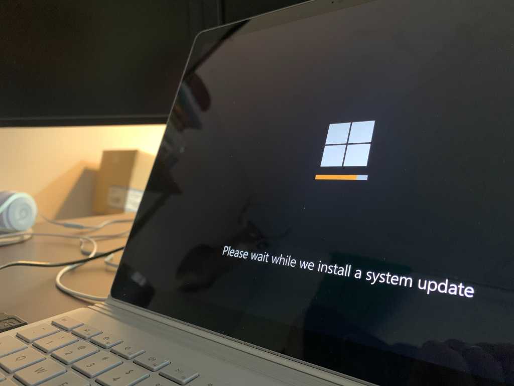 Imagem de apoio usada pela Computerworld na cobertura do Patch Tuesday de agosto, reaproveitada como contexto visual do estresse operacional em ambientes Microsoft